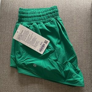 NWT LULULEMON HOTTY HOT HIGH-RISE LINED SHORT 2.5" Raceway Green 6